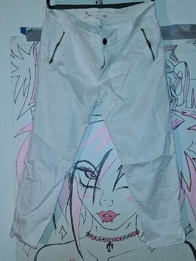 Body Sculpt White Ankle Cropped Jeans with Black Zipper Accents